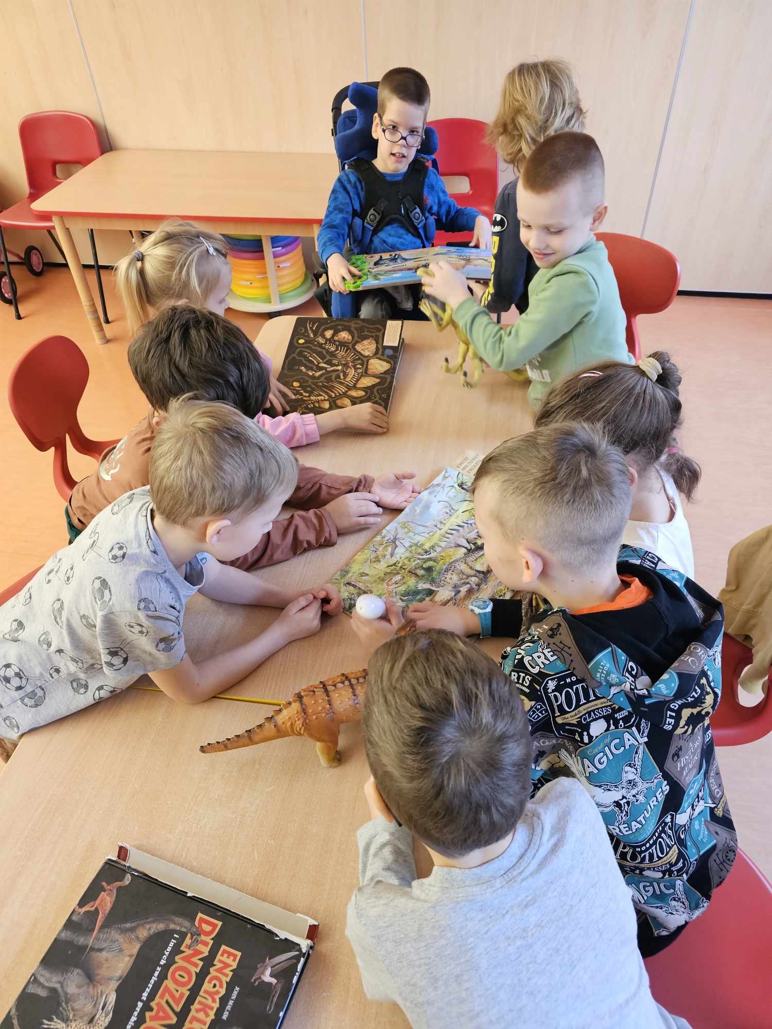 Dzień Dinozaura w grupie Biedronek - przez zabawę o paleontologii