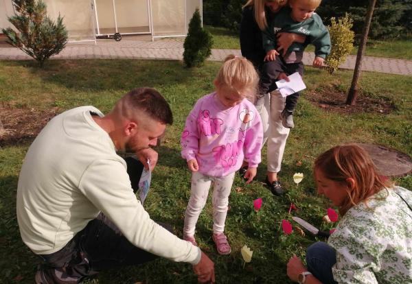 Sadzenie krokusów w ramach akcji "Krokus - myślę trzeźwo"