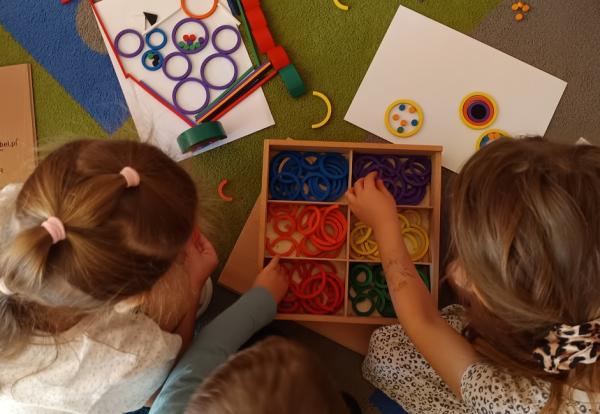 Jesienne obrazy z użyciem Darów Froebla