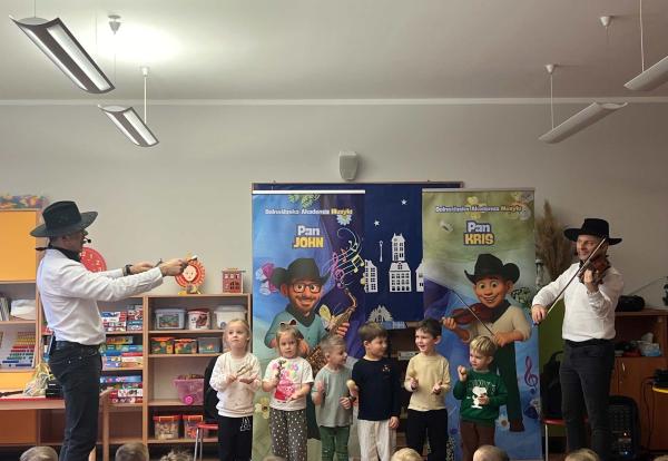 Zajęcia umuzykalniające z Panem Krisem i Johnem