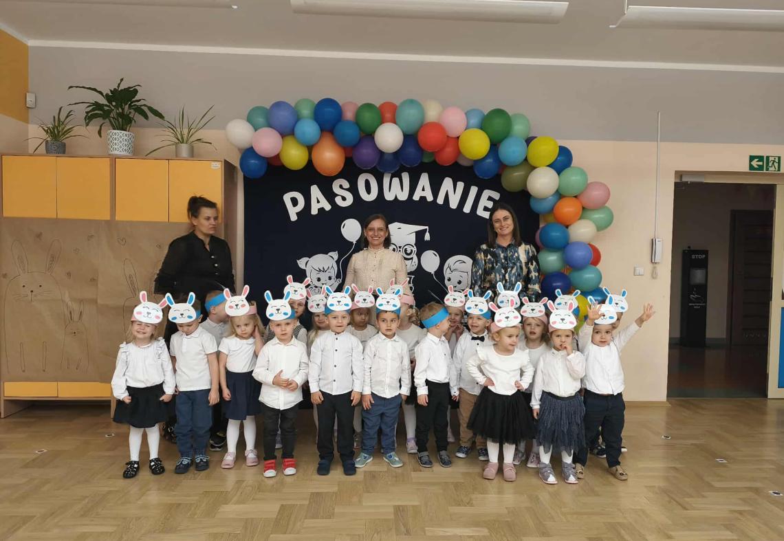 Pasowanie na Przedszkolaka w grupie "Zajączki"